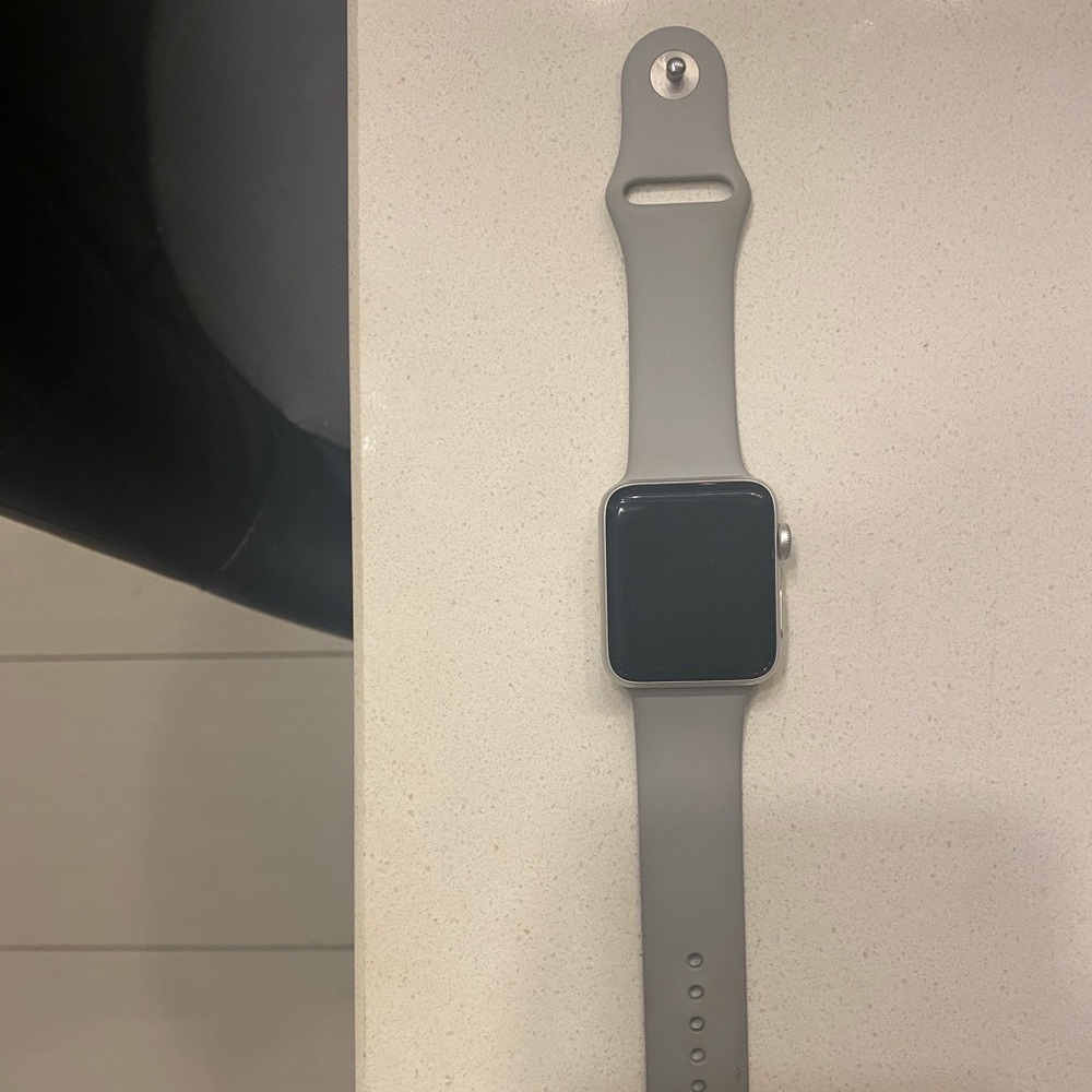 Series 3 Apple Watch (GPS)/ 42mm Silver with Wifi